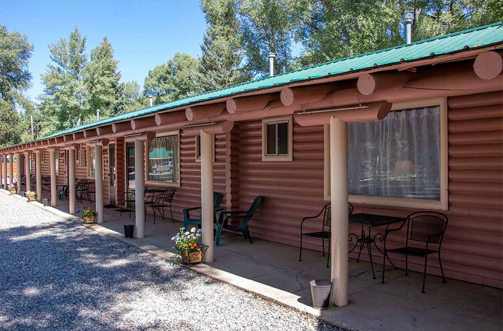 Covered outdoor seating Island Acres Resort Motel