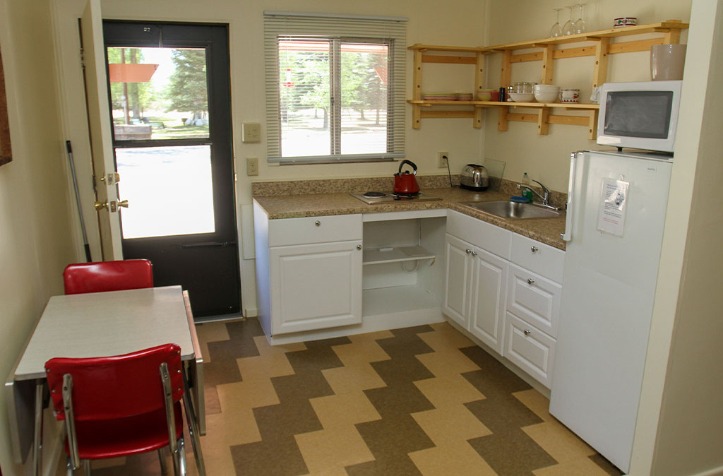 A vintage kitchen area at Island Acres Resort Motel including vintage tile and updated appliances.